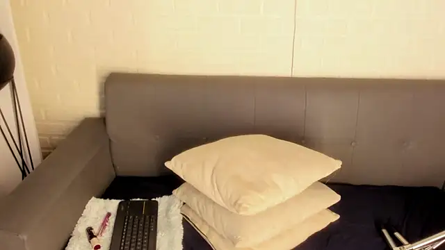 Snapshot of karina_gomez_18 chatting on December 2025 11:25:02 AM karina gomez 18 online show from December 2025 11:25:02 AM