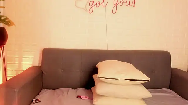 Snapshot of karina_gomez_18 chatting on December 2025 11:27:02 AM karina gomez 18 online show from December 2025 11:27:02 AM