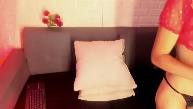 Snapshot of karina_gomez_18 chatting on December 2025 11:28:02 AM karina gomez 18 online show from December 2025 11:28:02 AM