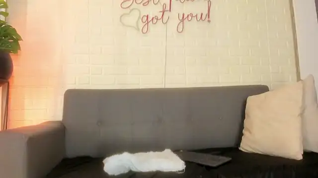 Snapshot of karina_gomez_18 chatting on February 2026 11:28:02 AM karina gomez 18 online show from February 2026 11:28:02 AM