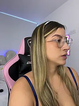 Issabela G1 online show from February 2026 10:33:01 PM