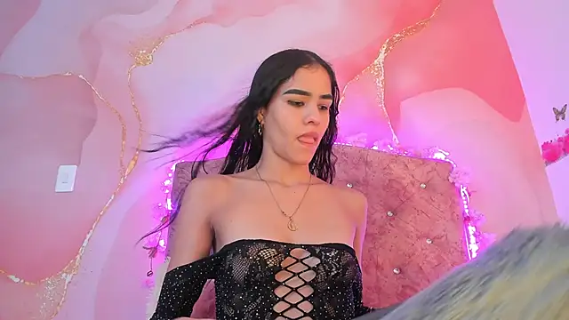 Snapshot of Bella__sweet chatting on January 2025 01:04:01 AM Bella sweet online show from January 2025 01:04:01 AM