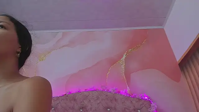 Snapshot of Bella__sweet chatting on November 2025 10:40:02 AM Bella sweet online show from November 2025 10:40:02 AM