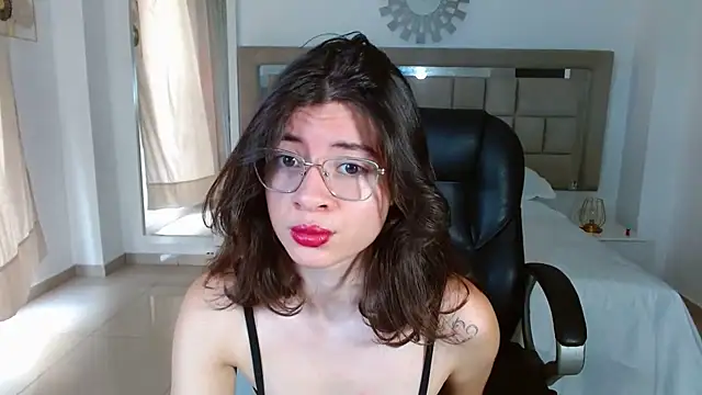 zoecruzz online show from November 2025 02:51:01 PM