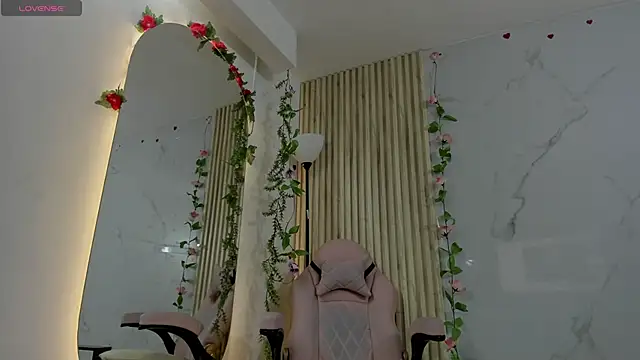 Aria montgomeri online show from December 2025 01:40:02 PM