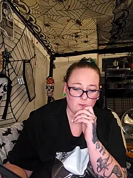 Bunny Cummings online show from November 2025 10:41:02 PM