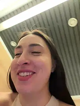 Snapshot of Holly_Play chatting on March 2025 02:23:02 PM Holly Play online show from March 2025 02:23:02 PM