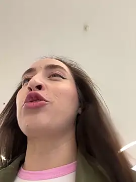 Snapshot of Holly_Play chatting on September 2025 07:12:02 AM Holly Play online show from September 2025 07:12:02 AM