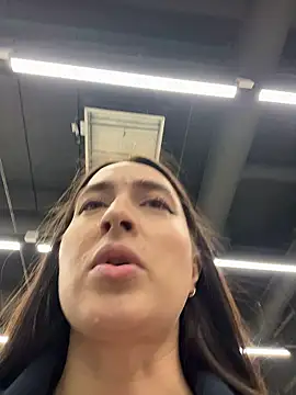 Holly Play online show from January 2026 12:21:01 PM