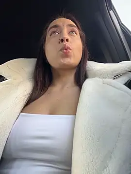 Holly Play online show from February 2026 12:20:02 PM