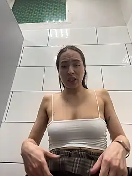 Snapshot of Holly_Play chatting on May 2026 02:45:01 PM Holly Play online show from May 2026 02:45:01 PM
