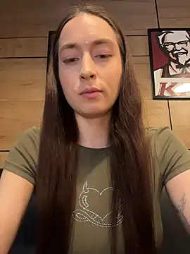 Snapshot of Holly_Play chatting on June 2026 09:55:02 AM Holly Play online show from June 2026 09:55:02 AM