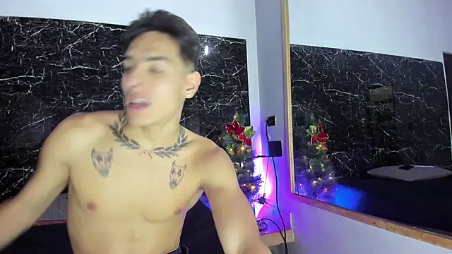 Snapshot of Couplehot__1 chatting on December 2024 03:44:01 AM Couplehot 1 online show from December 2024 03:44:01 AM