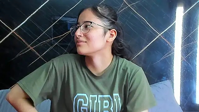 Snapshot of Couplehot__1 chatting on September 2025 03:39:02 AM Couplehot 1 online show from September 2025 03:39:02 AM