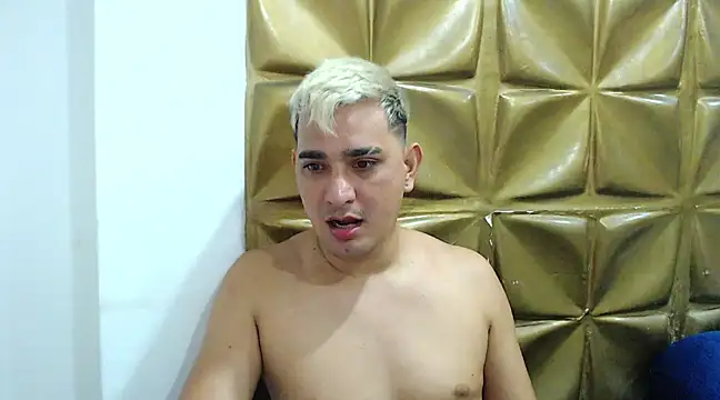 Snapshot of BOYSPEIN chatting on January 2025 04:35:01 PM BOYSPEIN online show from January 2025 04:35:01 PM