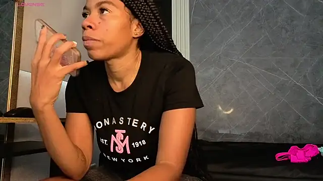 YummyDuooo online show from December 2025 05:08:02 PM