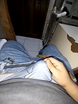 Snapshot of Whiper2024 chatting on December 2025 06:37:02 PM Whiper2024 online show from December 2025 06:37:02 PM