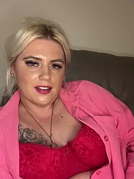 Snapshot of Blondiee3088 chatting on December 2024 02:45:02 AM Blondiee3088 online show from December 2024 02:45:02 AM