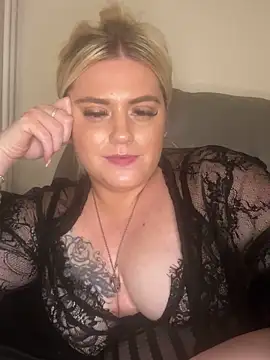 Snapshot of Blondiee3088 chatting on January 2025 02:04:01 AM Blondiee3088 online show from January 2025 02:04:01 AM