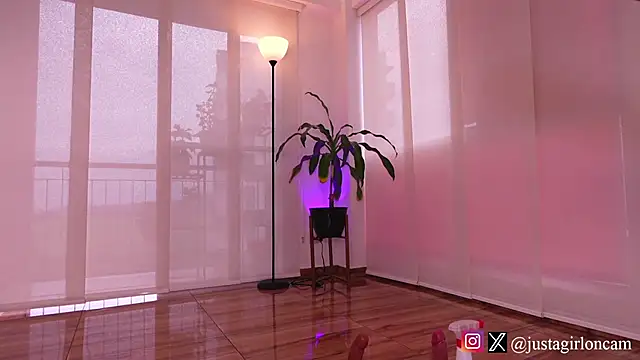 nicollefiorett online show from February 2025 10:22:01 PM