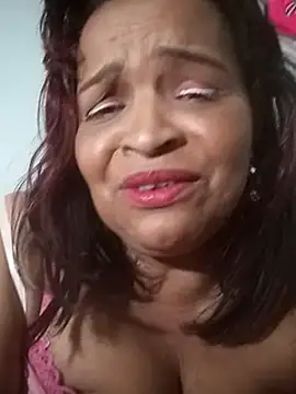 Snapshot of _violetta_- chatting on March 2025 09:22:01 PM  violetta - online show from March 2025 09:22:01 PM
