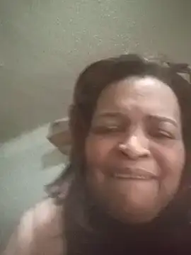 Snapshot of _violetta_- chatting on March 2025 08:11:01 PM  violetta - online show from March 2025 08:11:01 PM