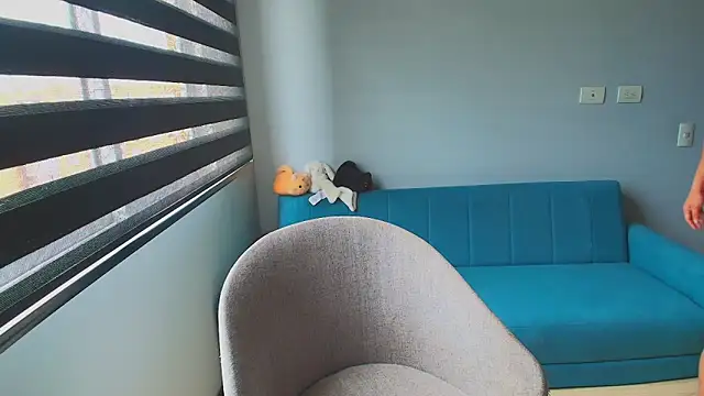 Lauri  fit online show from October 2025 04:44:02 PM