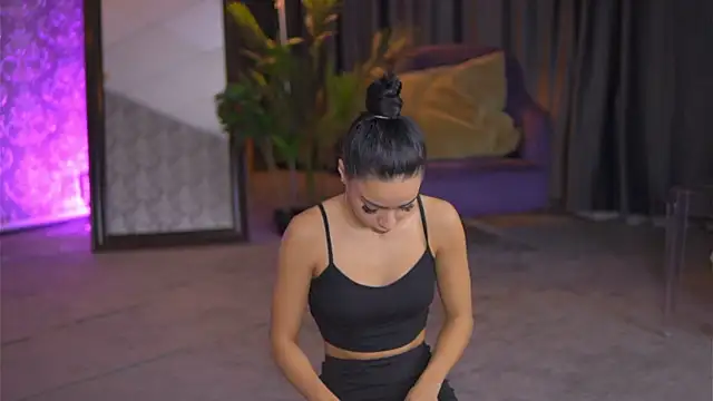 Snapshot of CherrySelena chatting on January 2025 07:38:01 PM CherrySelena online show from January 2025 07:38:01 PM