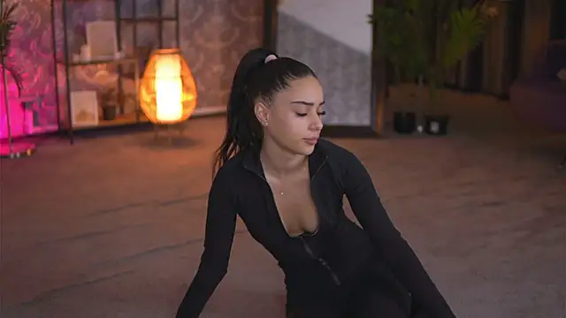 Snapshot of CherrySelena chatting on March 2025 09:37:02 PM CherrySelena online show from March 2025 09:37:02 PM