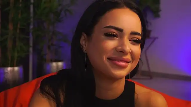 Snapshot of CherrySelena chatting on September 2025 06:29:01 PM CherrySelena online show from September 2025 06:29:01 PM