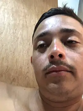 isacalejandroo online show from February 2025 07:44:01 PM