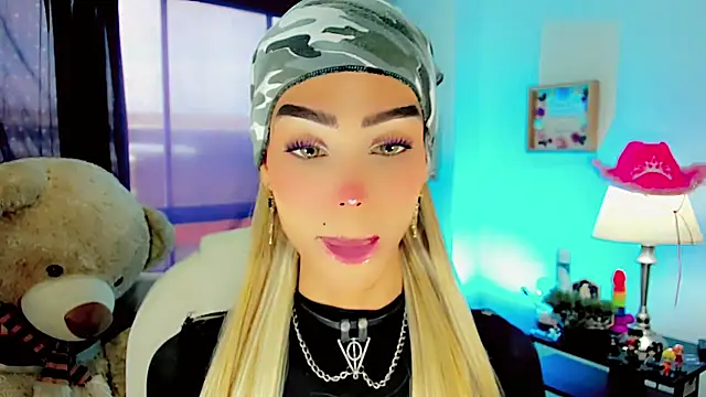 Snapshot of dollswit01 chatting on January 2025 07:39:01 PM dollswit01 online show from January 2025 07:39:01 PM