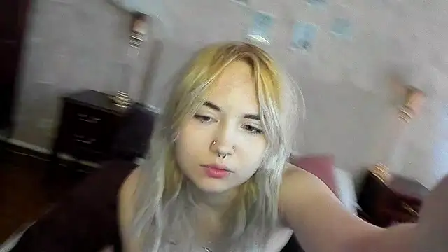 Iriska mini online show from October 2025 07:30:02 AM
