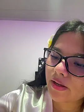Snapshot of SophieHarris_ chatting on May 2026 04:28:01 AM SophieHarris online show from May 2026 04:28:01 AM