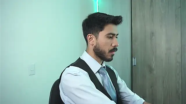 dam0n fr0st online show from December 2024 07:15:02 PM