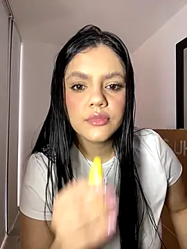 kimberlyhills1 online show from November 2025 06:44:02 PM