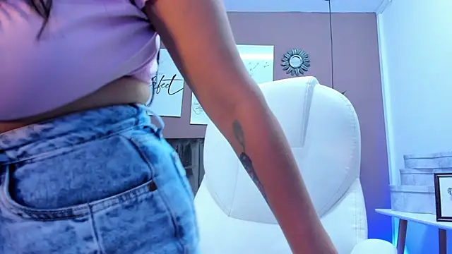 anniemayerx  online show from December 2024 01:24:02 PM