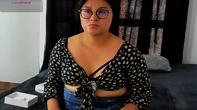 lorymoon online show from December 2024 06:41:02 PM