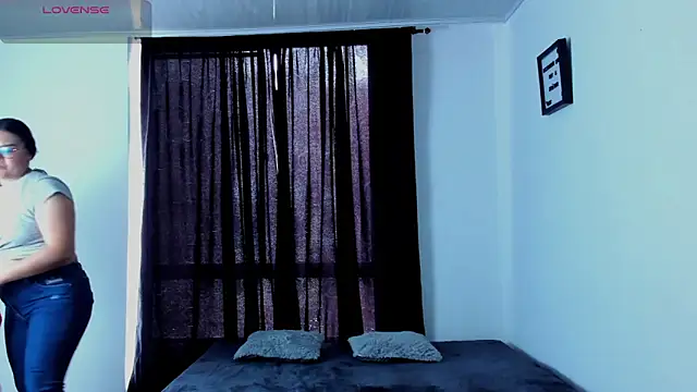 lorymoon online show from December 2024 06:59:02 PM