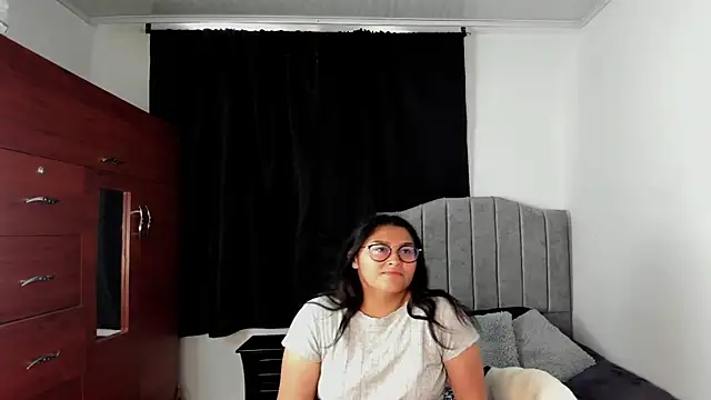 lorymoon online show from January 2025 06:49:01 PM