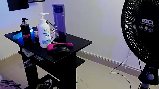 AlexaFoxy18 online show from February 2025 07:18:01 AM