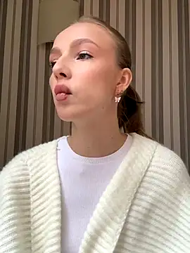 Snapshot of CaseyStar chatting on December 2024 09:28:01 AM CaseyStar online show from December 2024 09:28:01 AM