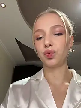 Snapshot of CaseyStar chatting on December 2024 09:06:02 AM CaseyStar online show from December 2024 09:06:02 AM