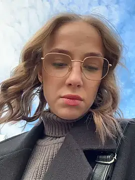 Snapshot of CaseyStar chatting on January 2025 12:20:01 PM CaseyStar online show from January 2025 12:20:01 PM