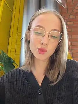 Snapshot of CaseyStar chatting on January 2025 09:13:01 AM CaseyStar online show from January 2025 09:13:01 AM