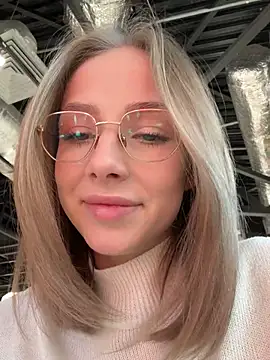 Snapshot of CaseyStar chatting on January 2025 09:26:01 AM CaseyStar online show from January 2025 09:26:01 AM