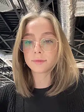 Snapshot of CaseyStar chatting on January 2025 09:19:01 AM CaseyStar online show from January 2025 09:19:01 AM