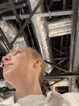 Snapshot of CaseyStar chatting on January 2025 09:16:02 AM CaseyStar online show from January 2025 09:16:02 AM