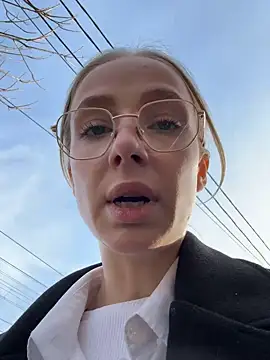 Snapshot of CaseyStar chatting on February 2025 09:08:02 AM CaseyStar online show from February 2025 09:08:02 AM