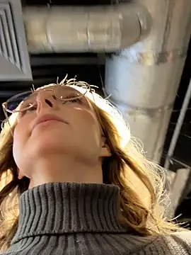 Snapshot of CaseyStar chatting on February 2025 09:30:01 AM CaseyStar online show from February 2025 09:30:01 AM